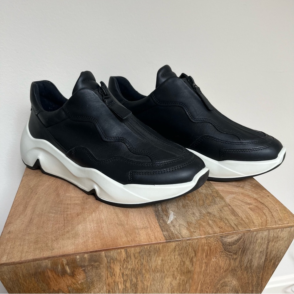 Ecco Women’s Chunky Zip Leather Sneaker - 39